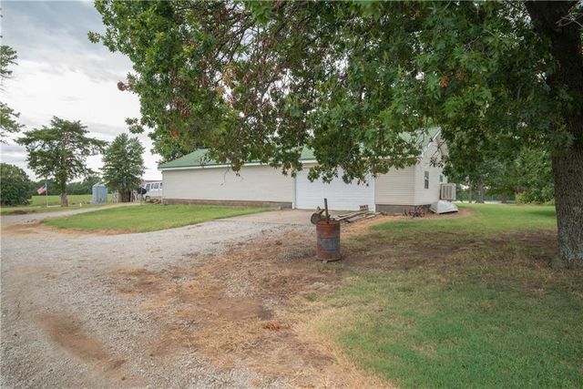 376 NW 90th Road, Sheldon, MO 64784
