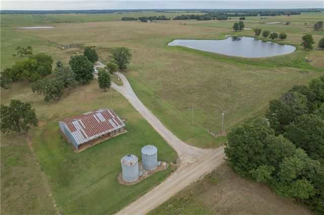 376 NW 90th Road, Sheldon, MO 64784