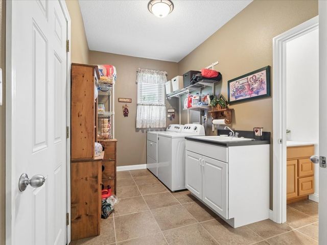 1055 Highway G76 Highway, Knoxville, IA 50138