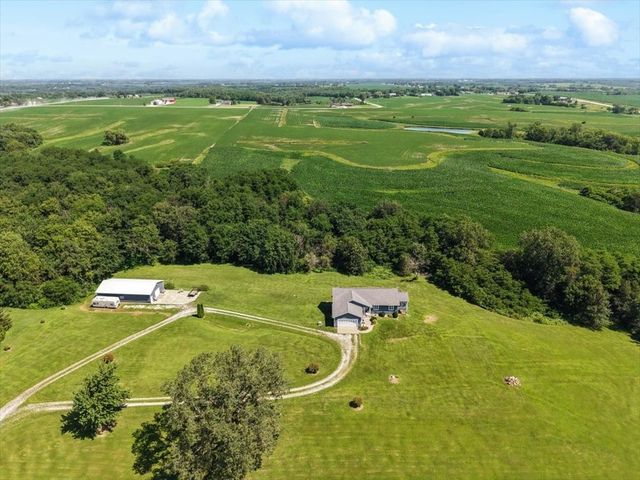 1055 Highway G76 Highway, Knoxville, IA 50138