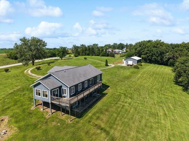 1055 Highway G76 Highway, Knoxville, IA 50138