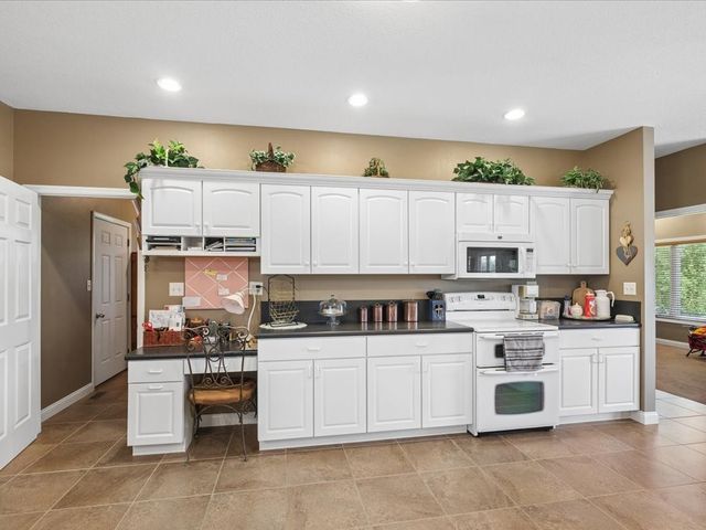 1055 Highway G76 Highway, Knoxville, IA 50138