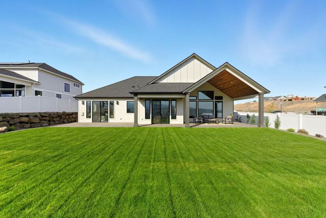 1305 S Manifold Rd, Spokane Valley, WA 99016