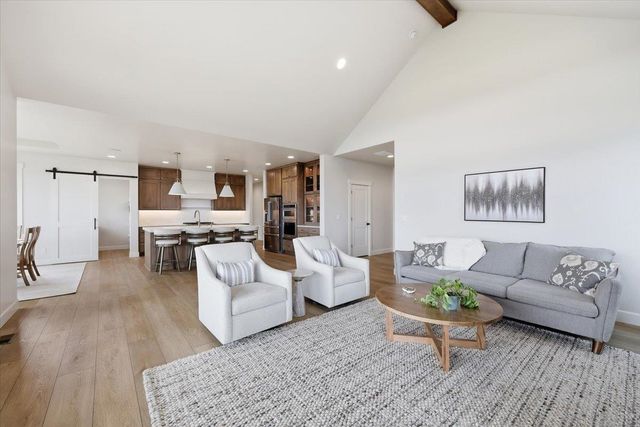 1305 S Manifold Rd, Spokane Valley, WA 99016