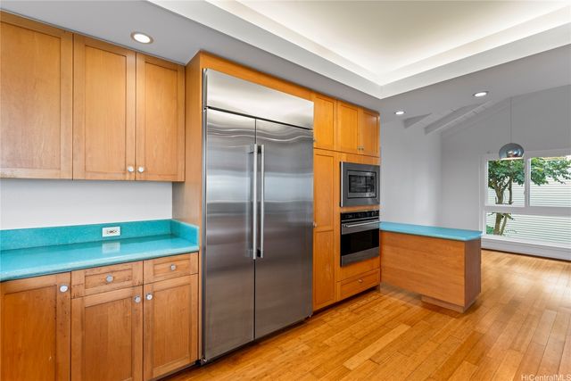 1112 Kaumoku Street, Honolulu, HI 96825