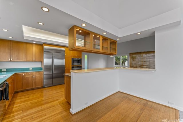 1112 Kaumoku Street, Honolulu, HI 96825