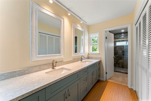 1112 Kaumoku Street, Honolulu, HI 96825