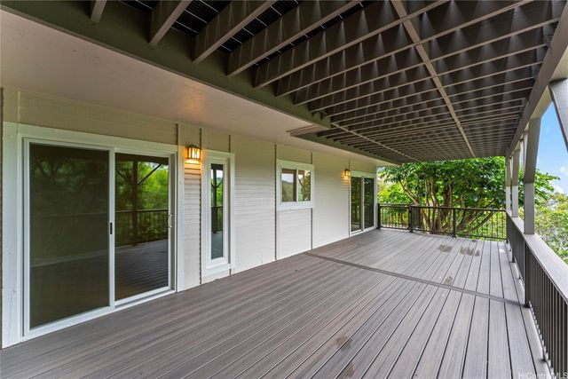 1112 Kaumoku Street, Honolulu, HI 96825