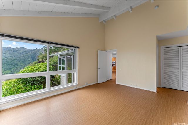 1112 Kaumoku Street, Honolulu, HI 96825