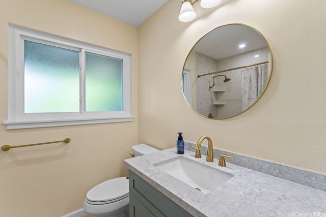 1112 Kaumoku Street, Honolulu, HI 96825