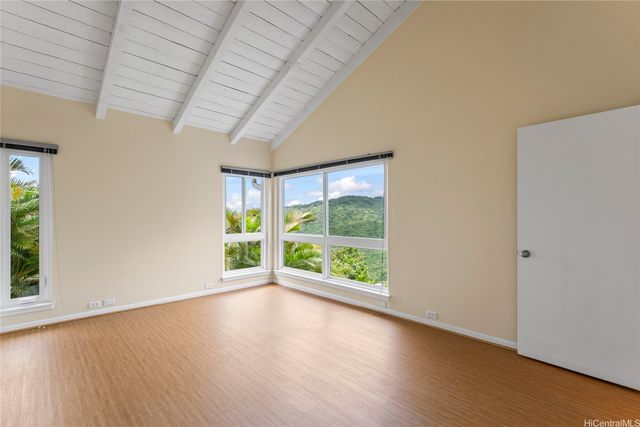 1112 Kaumoku Street, Honolulu, HI 96825