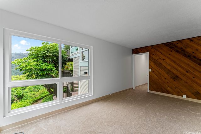 1112 Kaumoku Street, Honolulu, HI 96825
