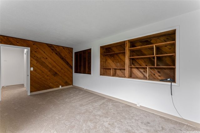 1112 Kaumoku Street, Honolulu, HI 96825