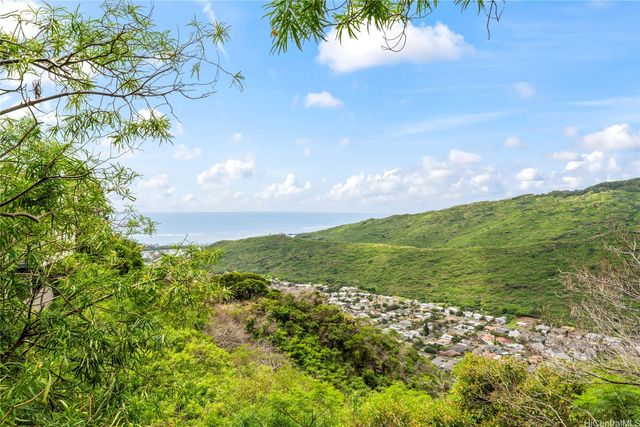 1112 Kaumoku Street, Honolulu, HI 96825