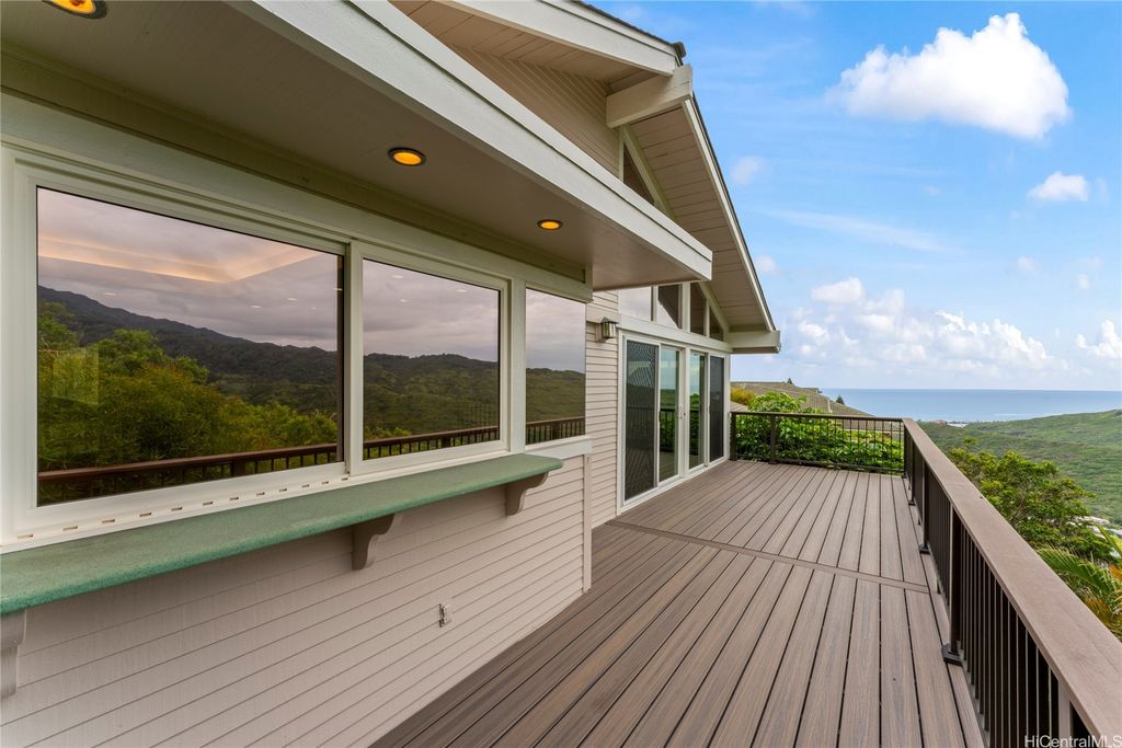 1112 Kaumoku Street, Honolulu, HI 96825