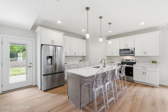 1148 Greens Dr, Simpsonville, KY 40067