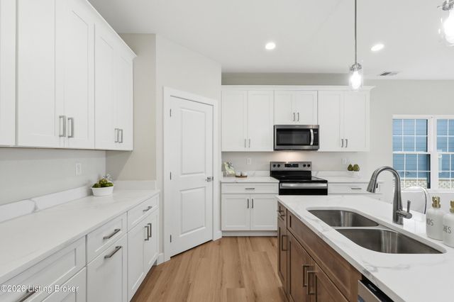1148 Greens Dr, Simpsonville, KY 40067