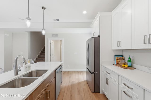 1148 Greens Dr, Simpsonville, KY 40067