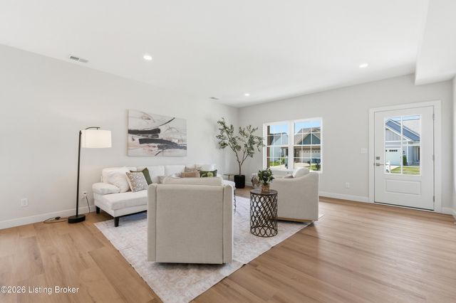 1148 Greens Dr, Simpsonville, KY 40067