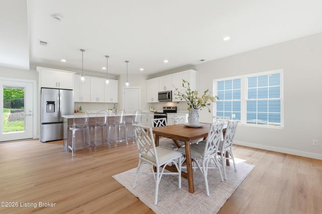 1148 Greens Dr, Simpsonville, KY 40067