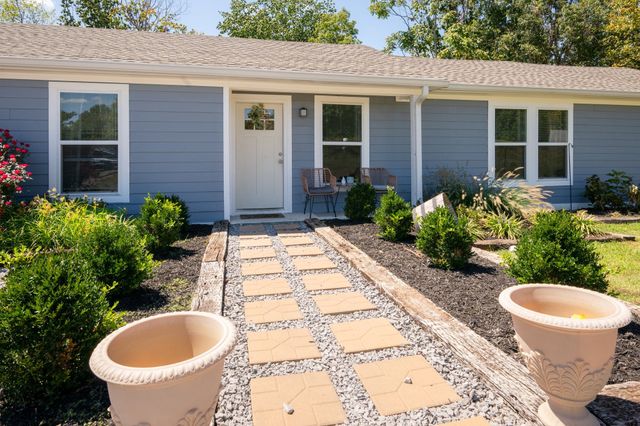 1010 Buckeye Rd, Ashland City, TN 37015
