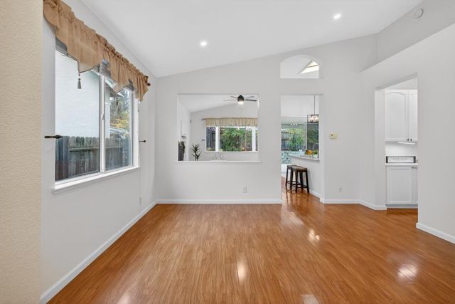 860 Rathbone Cir, Folsom, CA 95630