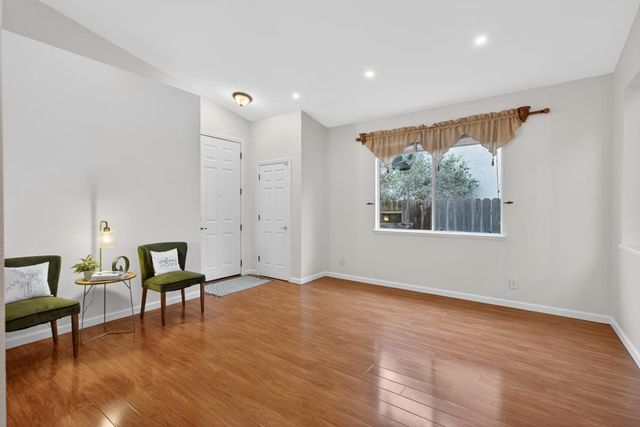 860 Rathbone Cir, Folsom, CA 95630