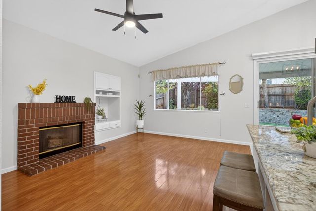 860 Rathbone Cir, Folsom, CA 95630