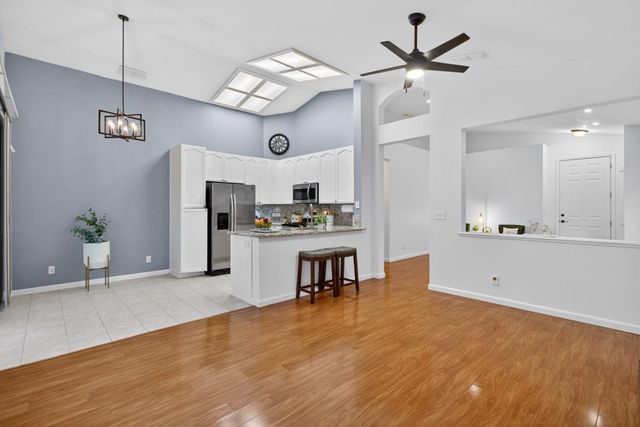 860 Rathbone Cir, Folsom, CA 95630