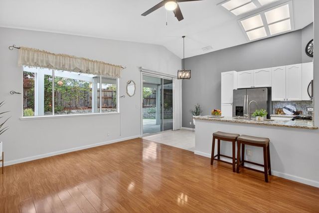 860 Rathbone Cir, Folsom, CA 95630