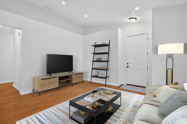 860 Rathbone Cir, Folsom, CA 95630