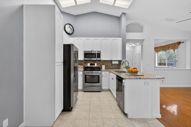 860 Rathbone Cir, Folsom, CA 95630