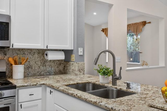 860 Rathbone Cir, Folsom, CA 95630