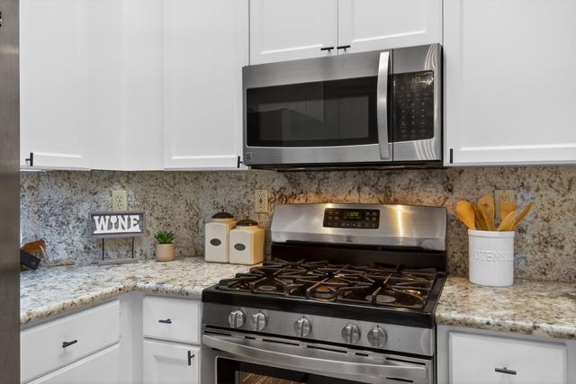 860 Rathbone Cir, Folsom, CA 95630