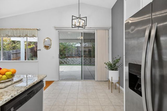 860 Rathbone Cir, Folsom, CA 95630