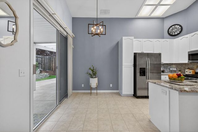 860 Rathbone Cir, Folsom, CA 95630