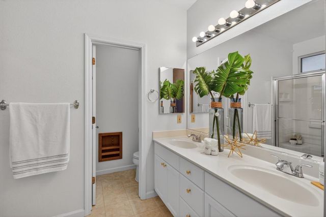 860 Rathbone Cir, Folsom, CA 95630