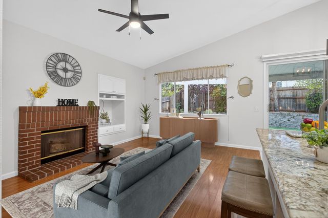 860 Rathbone Cir, Folsom, CA 95630