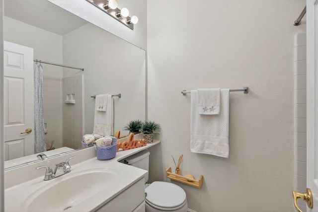 860 Rathbone Cir, Folsom, CA 95630