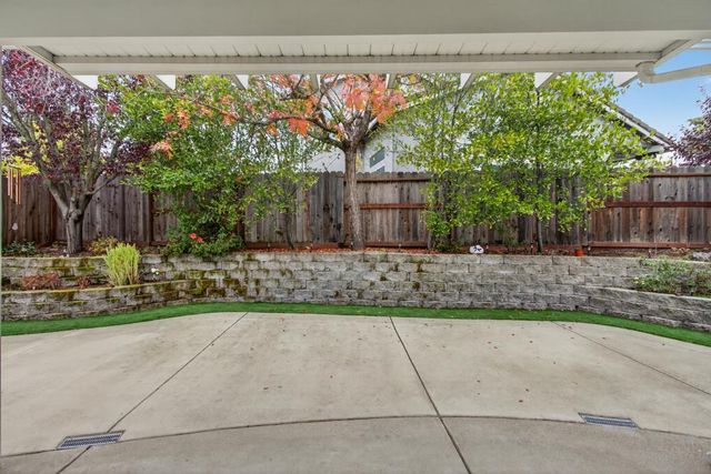 860 Rathbone Cir, Folsom, CA 95630