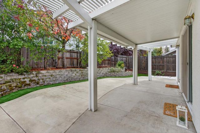 860 Rathbone Cir, Folsom, CA 95630