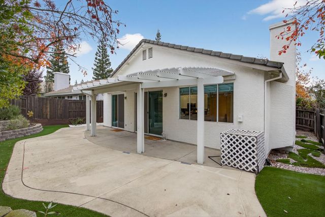 860 Rathbone Cir, Folsom, CA 95630