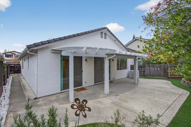 860 Rathbone Cir, Folsom, CA 95630