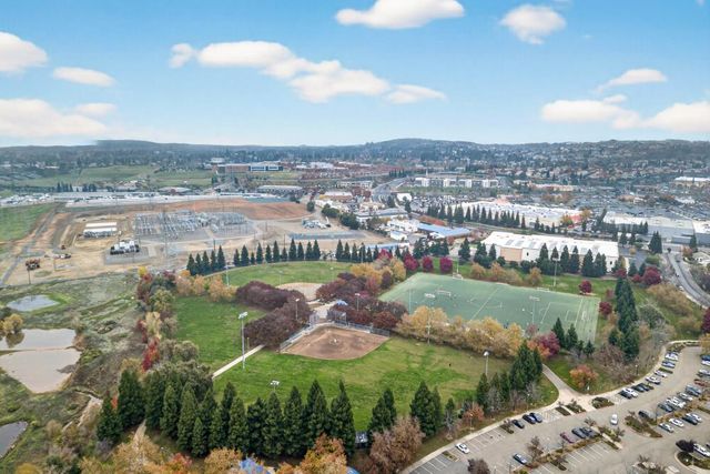 860 Rathbone Cir, Folsom, CA 95630