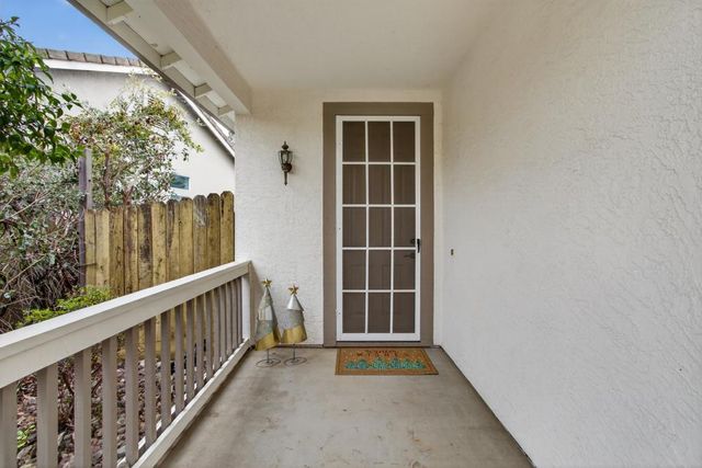 860 Rathbone Cir, Folsom, CA 95630