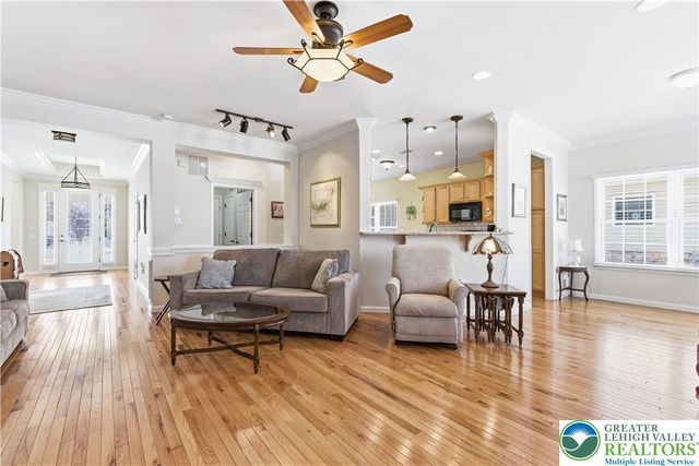 18 Devonshire Drive, Easton, PA 18045