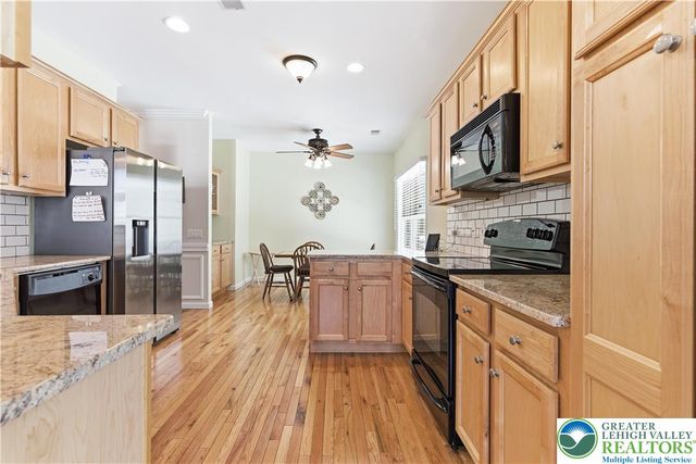 18 Devonshire Drive, Easton, PA 18045