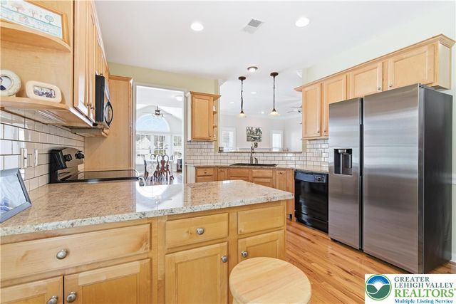 18 Devonshire Drive, Easton, PA 18045