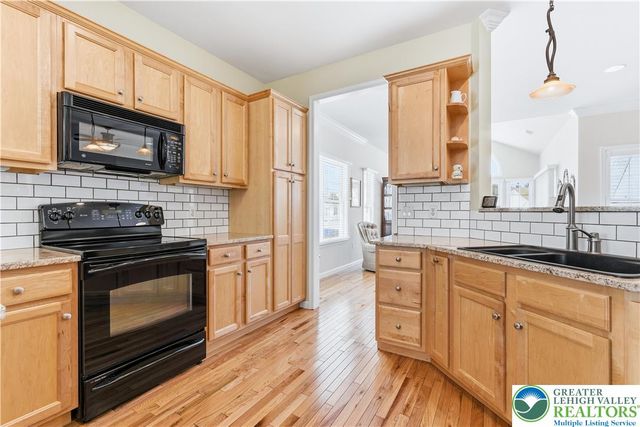 18 Devonshire Drive, Easton, PA 18045