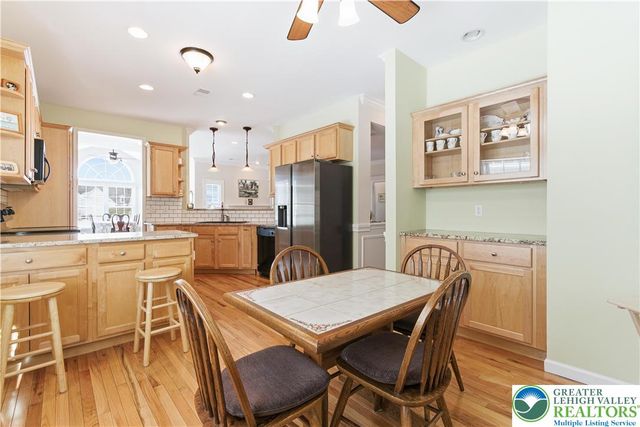 18 Devonshire Drive, Easton, PA 18045